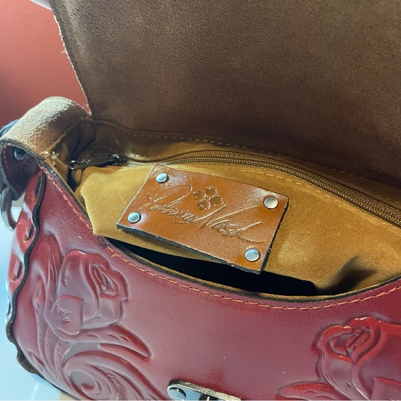 Patricia Nash Women’s Micaela Baguette Leather Red Rose‎ Embossed Shoulder Bag - Picture 3 of 7